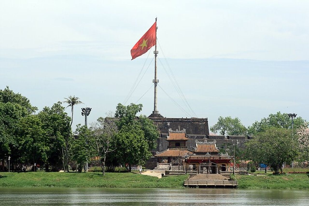 Andata e ritorno: Da Nang/Hoi An – Tonalità con autista che parla inglese — 8