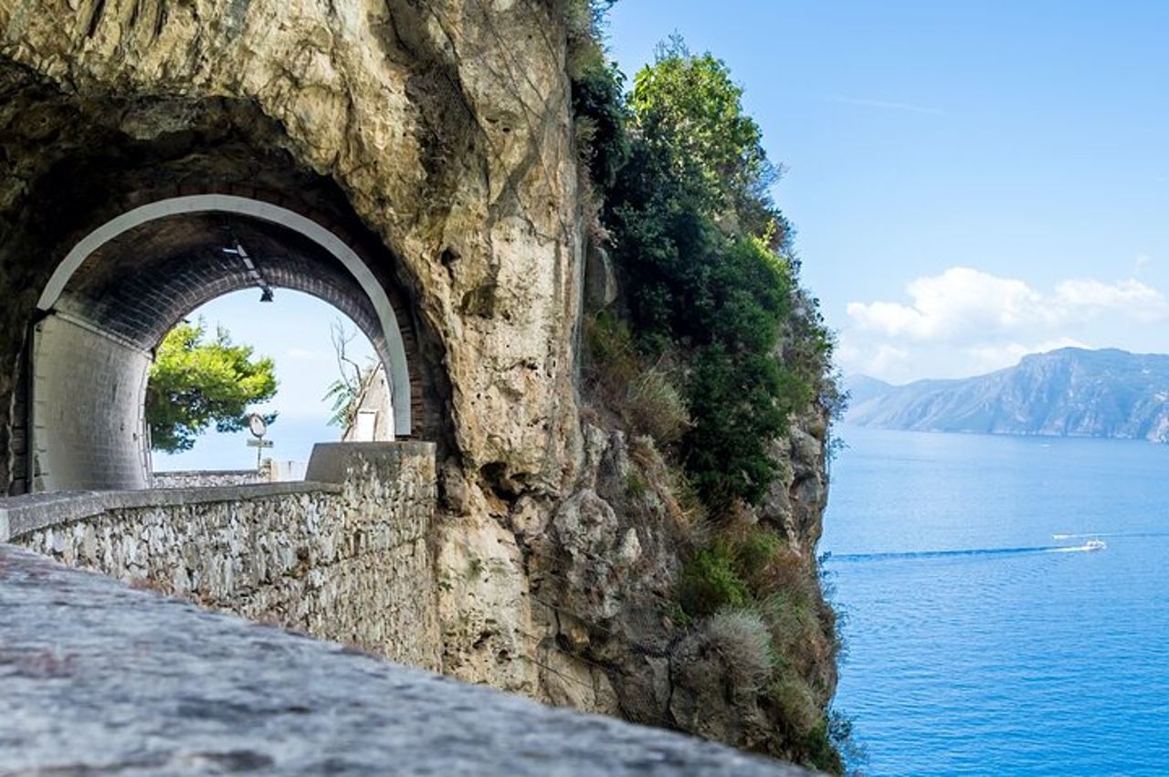 Tour privato della Costiera Amalfitana da Sorrento o Napoli — 9
