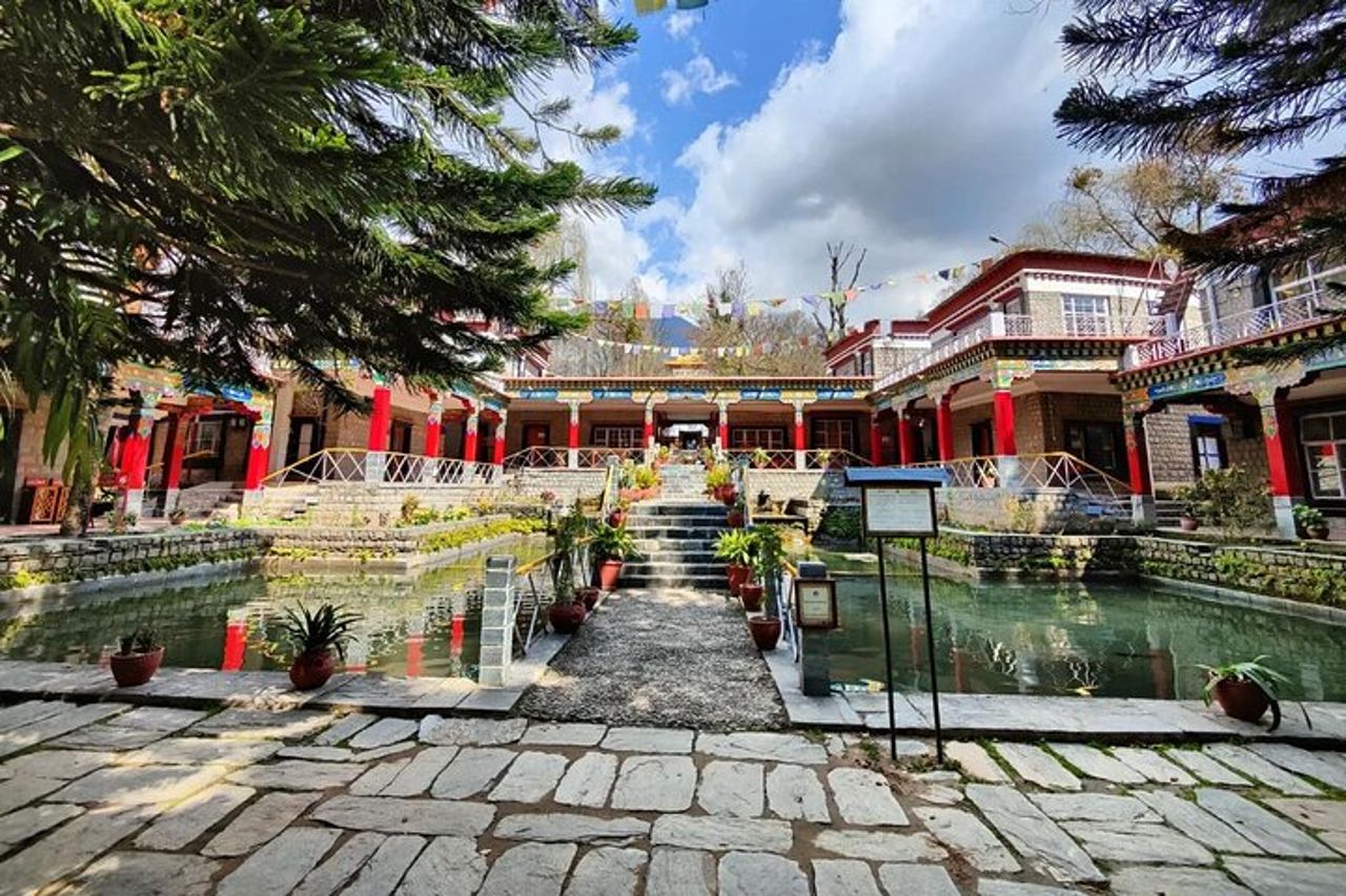 Passeggiata guidata nella cultura tibetana a Norbulingka, Gyuto e al convento — 8