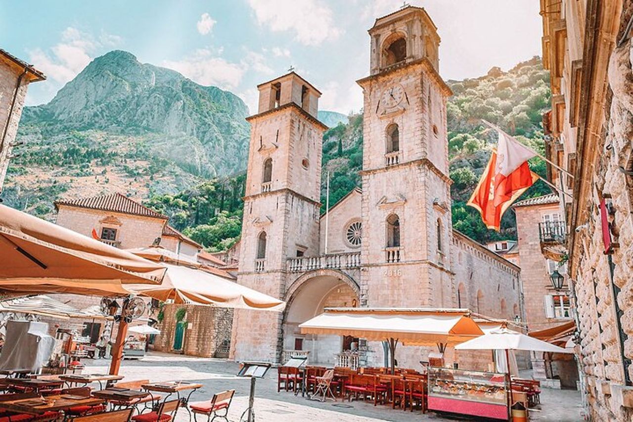 Tour semi-privato di un giorno del Montenegro: Budva & Cattaro da Tirana — 2