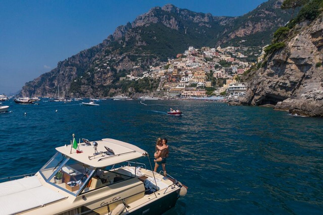 Tour privato in barca lungo la Costiera Amalfitana o Capri da Salerno — 7
