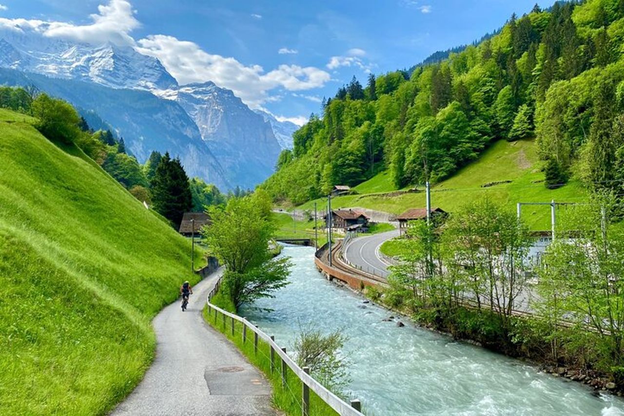 Tour privato di un'intera giornata a Grindelwald Lauterbrunnen Interlaken Mürren da Basilea — 3