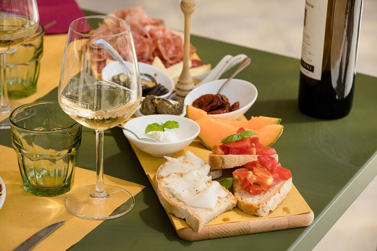 San Gimignano: Visita guidata in cantina con degustazione di vino — 3