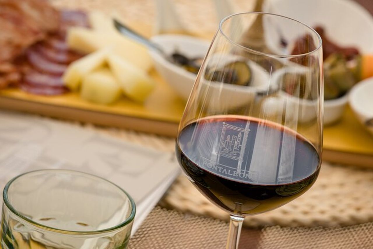 San Gimignano: Visita guidata in cantina con degustazione di vino — 2