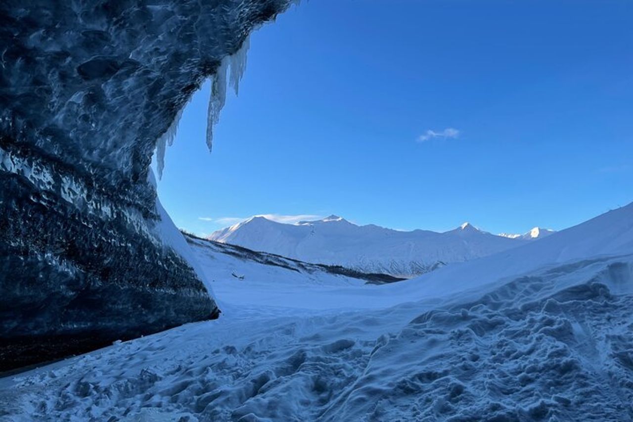 Escursione estiva avventura nella grotta di ghiaccio del ghiacciaio Castner da Fairbanks — 7