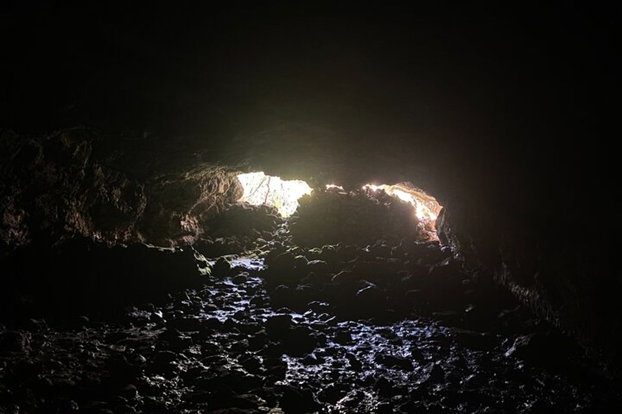 Tour privato di mezza giornata: grotte e rifugi vulcanici — 5