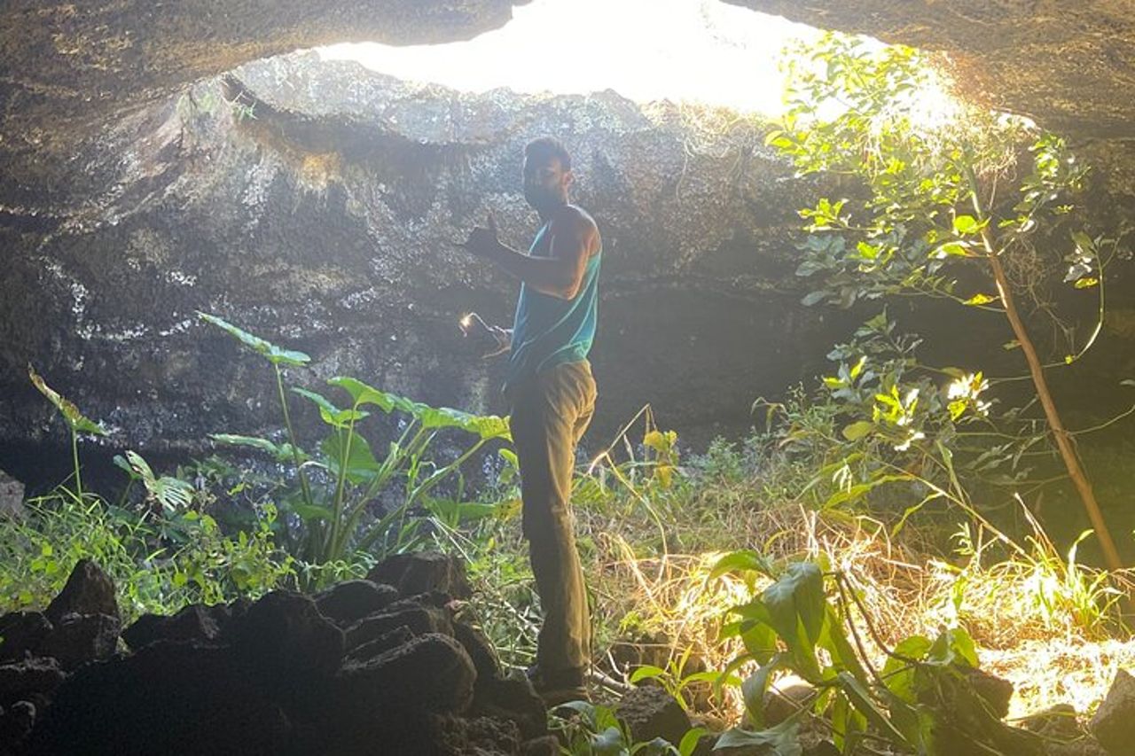 Tour privato di mezza giornata: grotte e rifugi vulcanici — 7