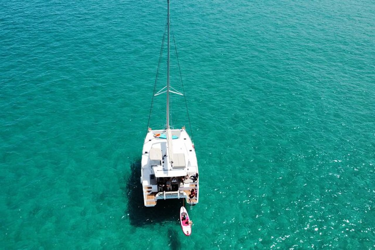 Tour Guidato in Catamarano con Aperitivo da Polignano a Mare