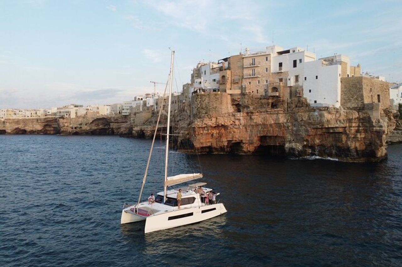 Tour Guidato in Catamarano con Aperitivo da Polignano a Mare — 2