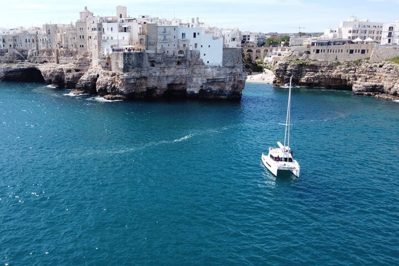 Tour Guidato in Catamarano con Aperitivo da Polignano a Mare — 6