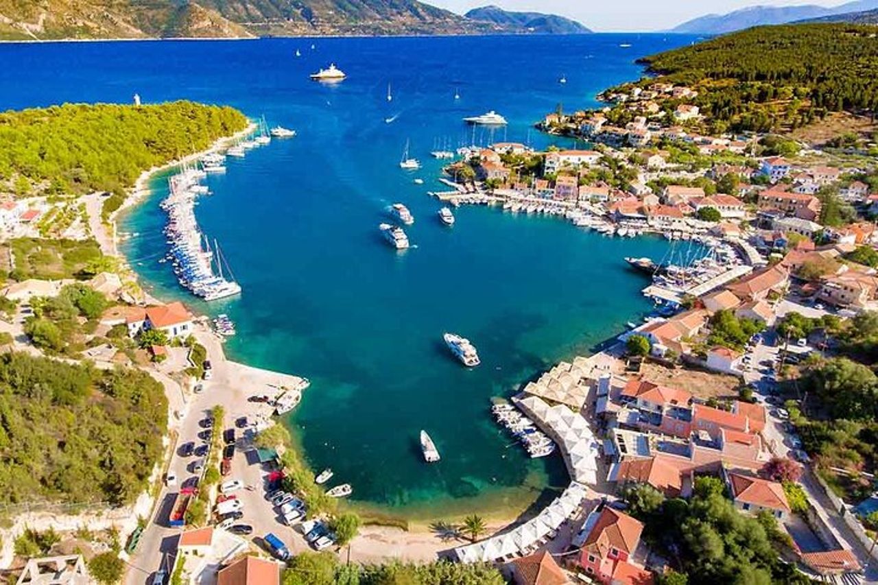 Punti salienti di Cefalonia: azienda vinicola Robola, lago Melissani e Fiscardo — 3