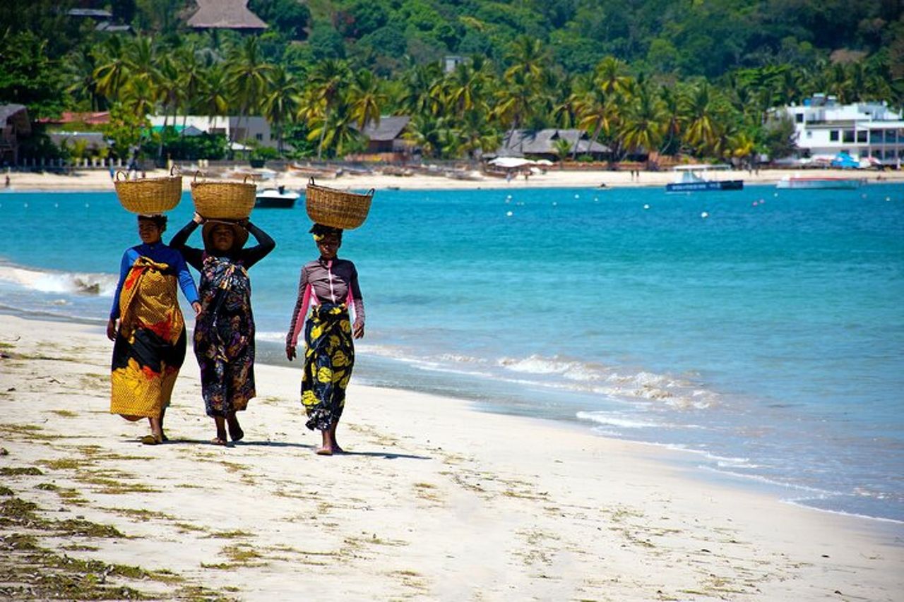 Safari privati di 9 giorni in Madagascar Baobab e famiglia Tsingy — 7
