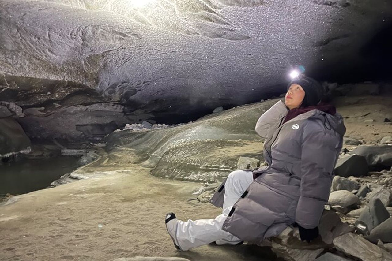 Escursione estiva avventura nella grotta di ghiaccio del ghiacciaio Castner da Fairbanks — 4