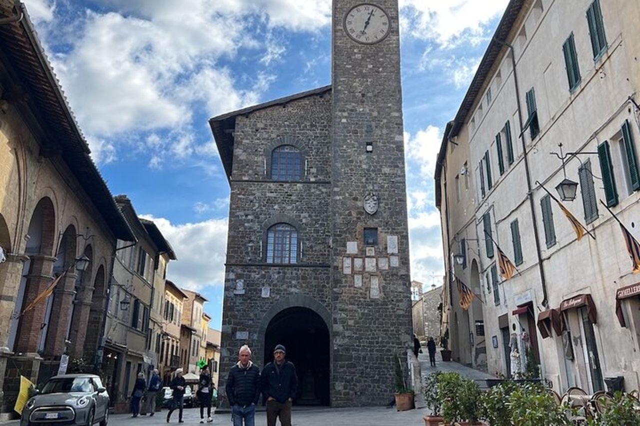 Due Degustazioni di Vini e Visita ad una Cantina Storica All'interno delle Antiche Mura di Montalcino — 6