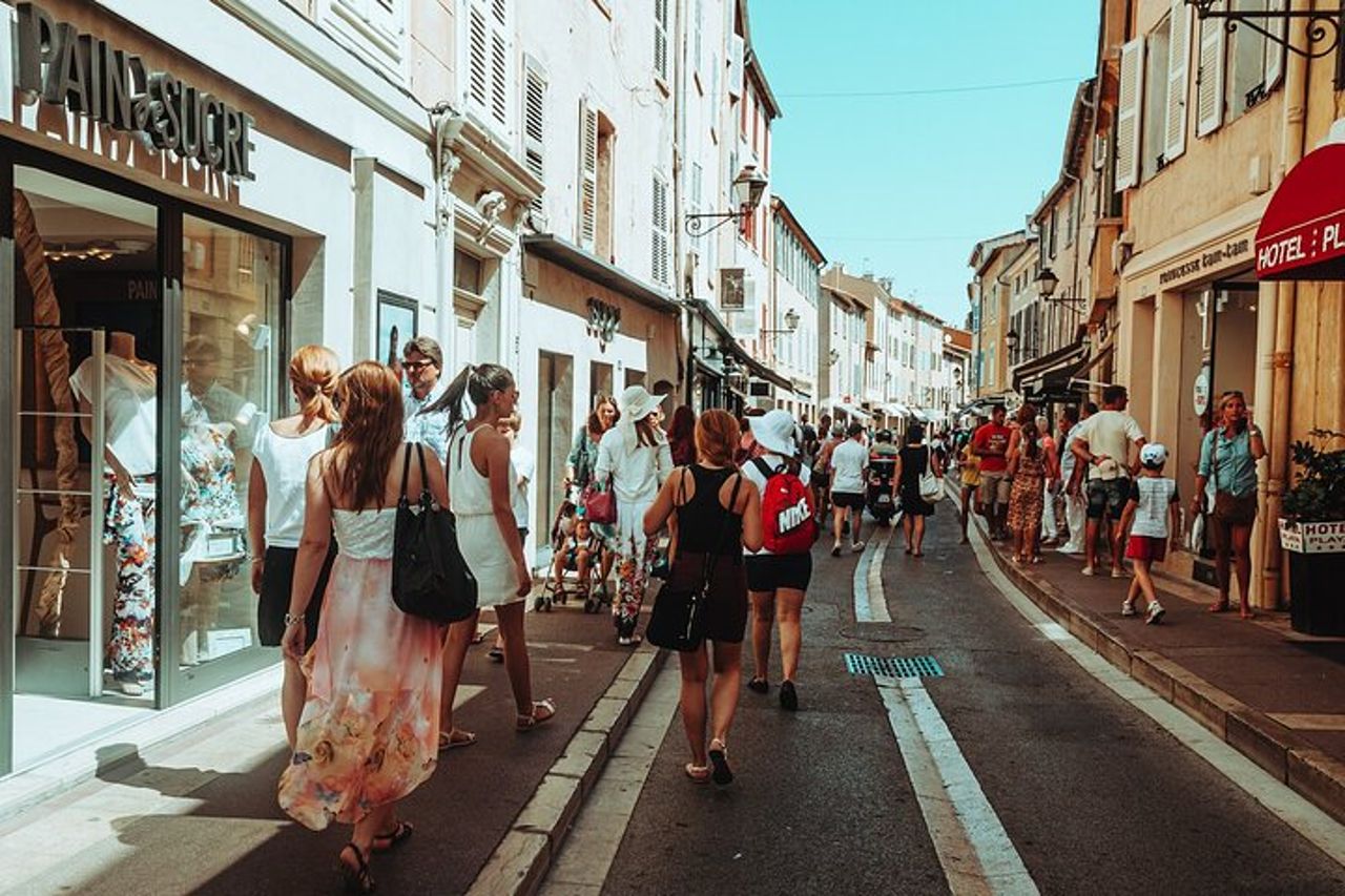 Trasferimento privato da Monaco a Saint Tropez, sosta di 2 ore a Nizza