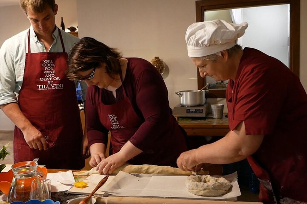 Lezione di cucina tipica regionale umbra con pranzo ad Assisi — 7
