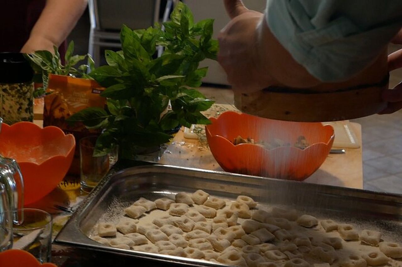 Lezione di cucina tipica regionale umbra con pranzo ad Assisi — 3