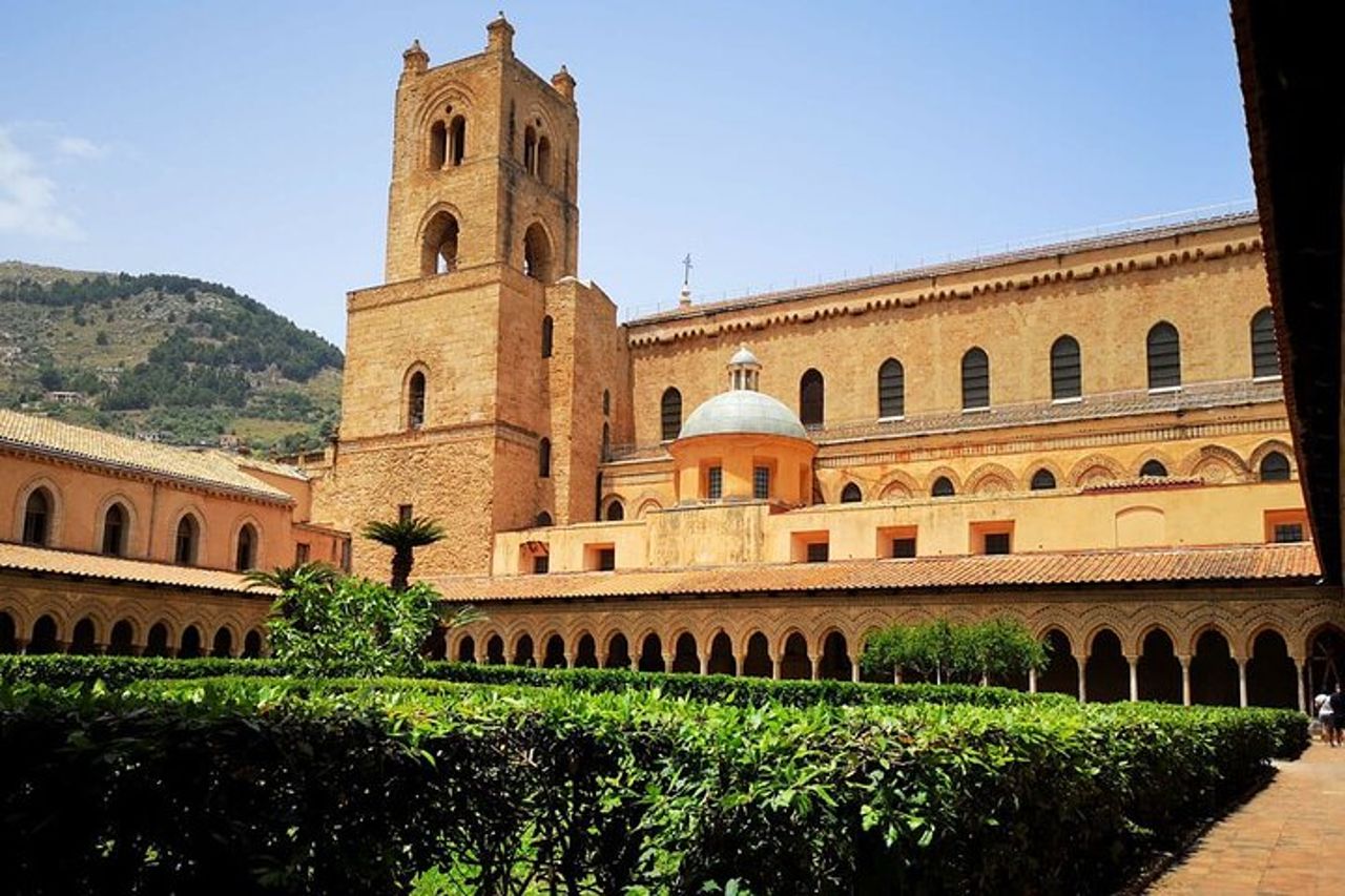 Escursione a terra di mezza giornata a Monreale e Cefalù — 6