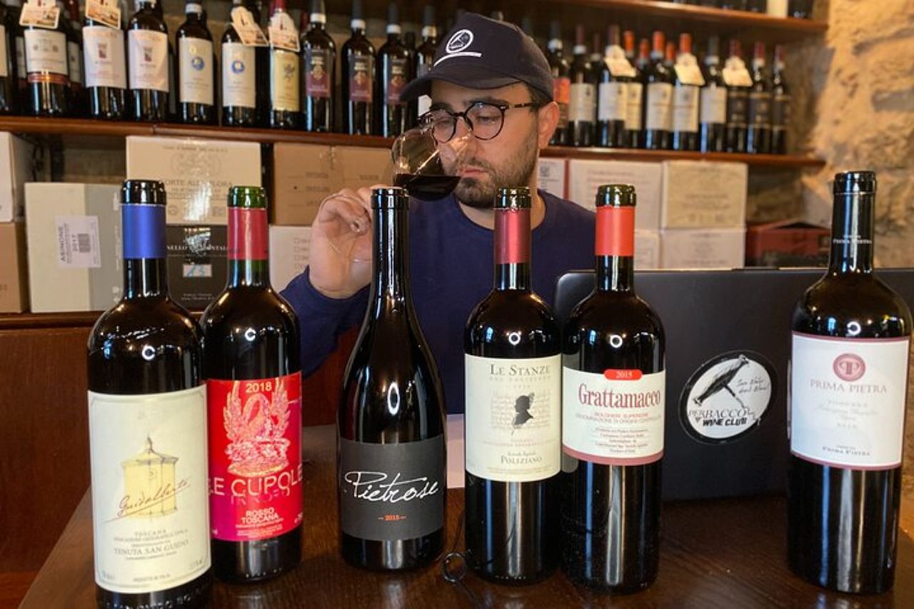 Degustazione di vini toscani con sommelier professionista a Montepulciano — 2