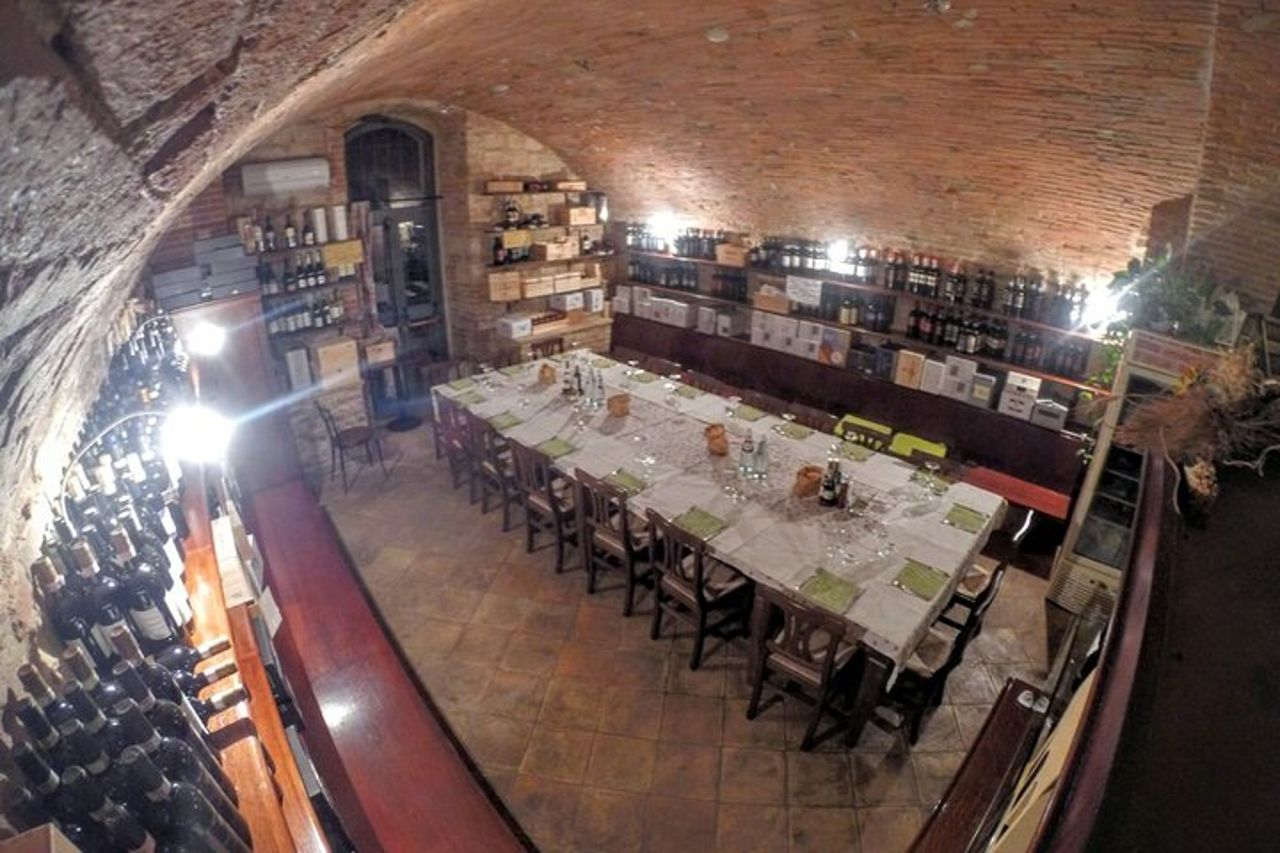 Degustazione di vini toscani con sommelier professionista a Montepulciano — 3