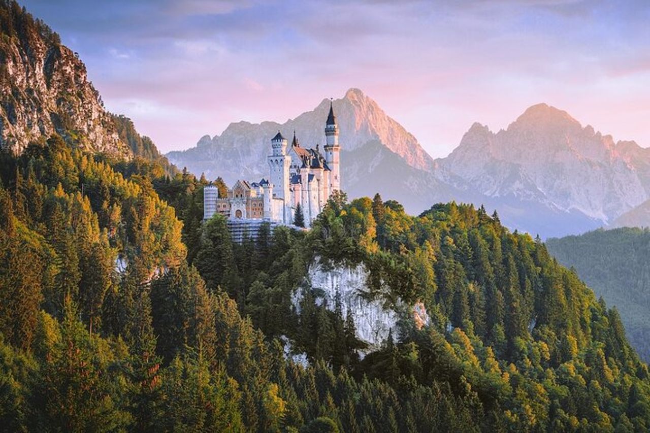 Gita giornaliera privata: da Monaco a Neuschwanstein e Landsberg am Lech