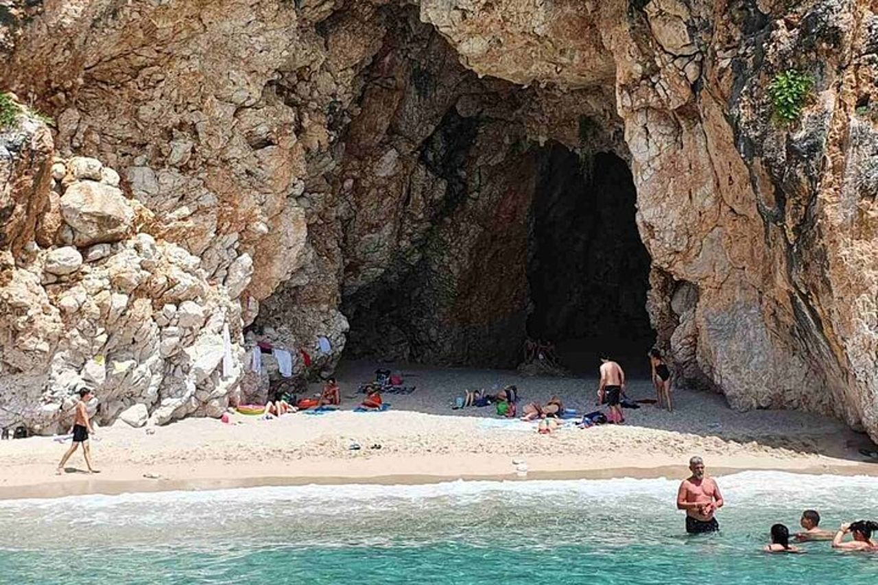 Dhermi : tour in barca alle grotte dei pirati, grotta dei piccioni e soste per nuotare — 3