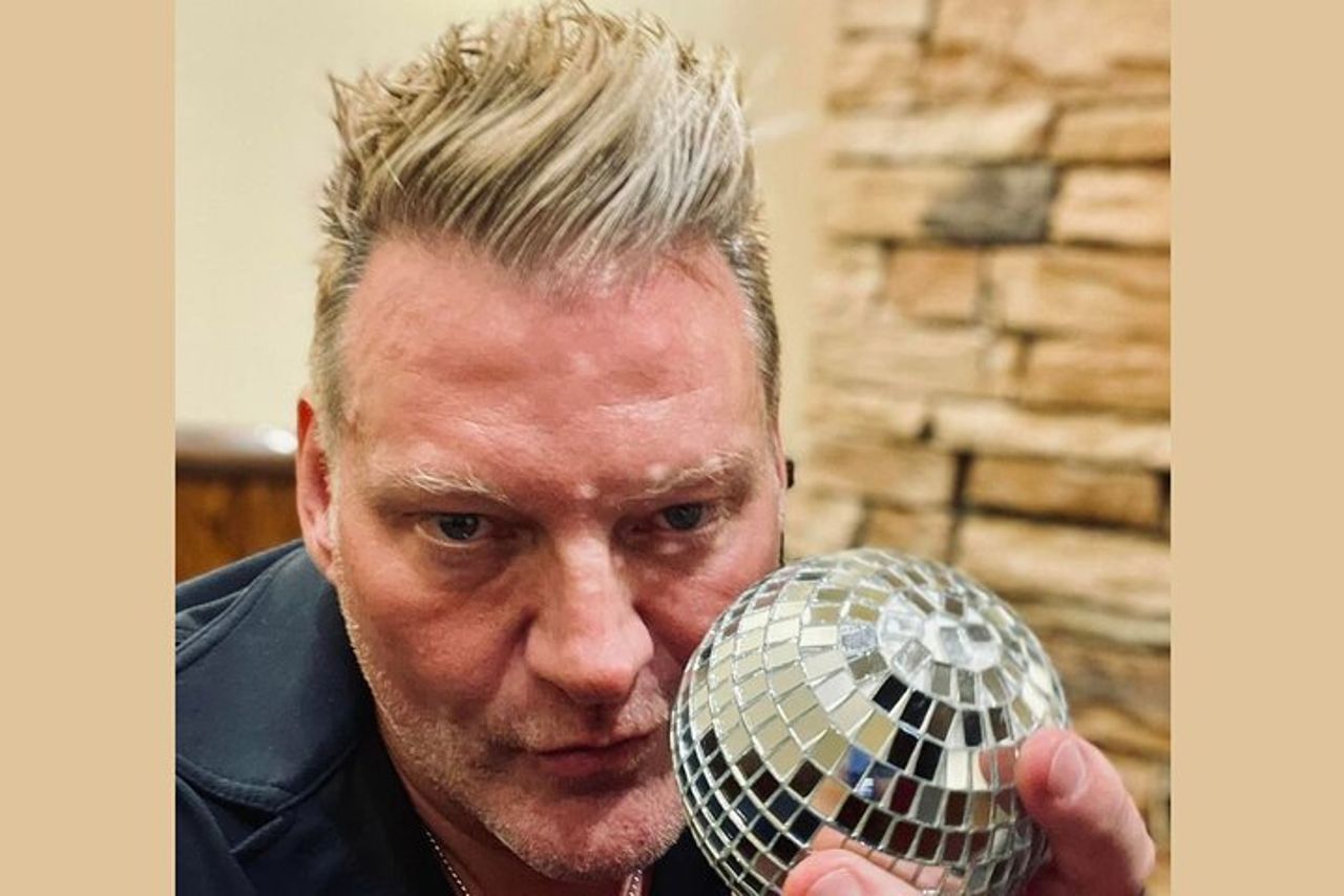 Il tour a piedi della città di Glitter Ball con l'autore stesso — 8