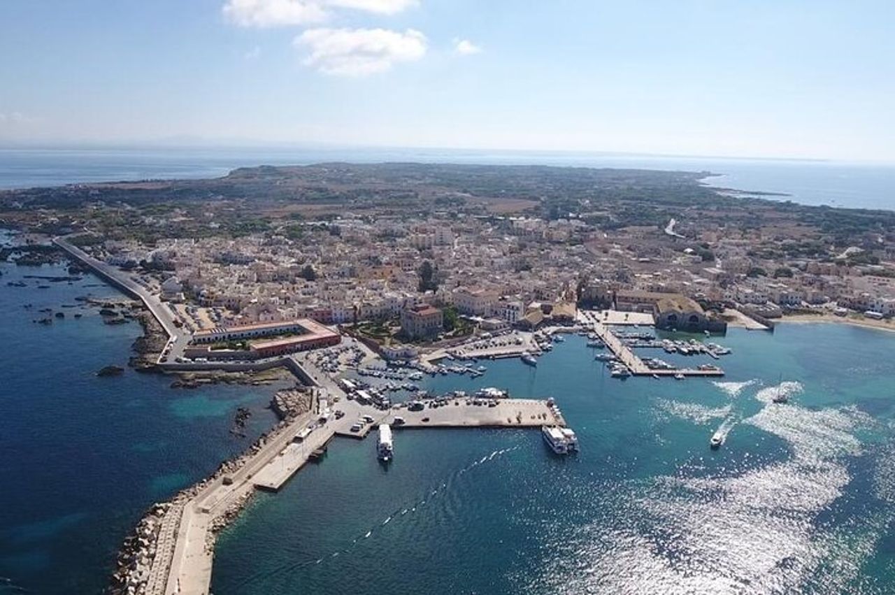 Da Trapani: Tour in barca Isole Egadi Favignana e Levanzo pranzo — 5