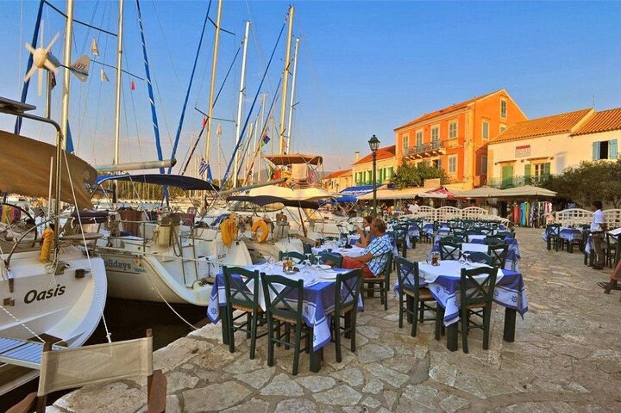 Tour in autobus dell'isola di Cefalonia: degustazione di vini, Melissani e Fiscardo — 7