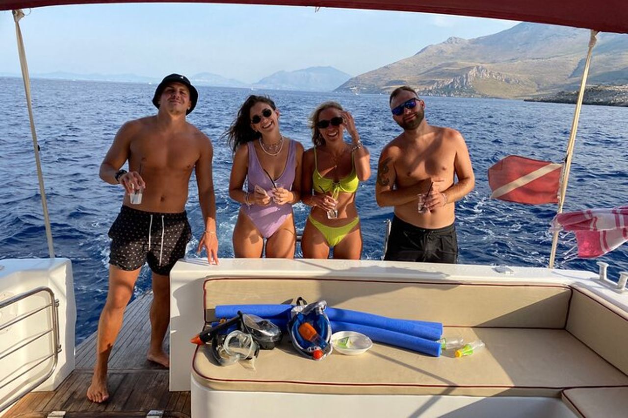 Tour in barca alla Riserva dello zingaro e Faraglioni di Scopello — 9