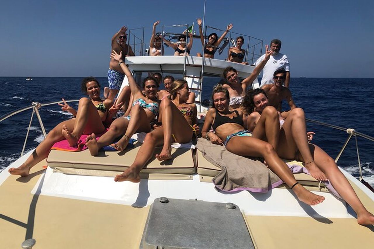 Tour in barca alla Riserva dello zingaro e Faraglioni di Scopello — 3