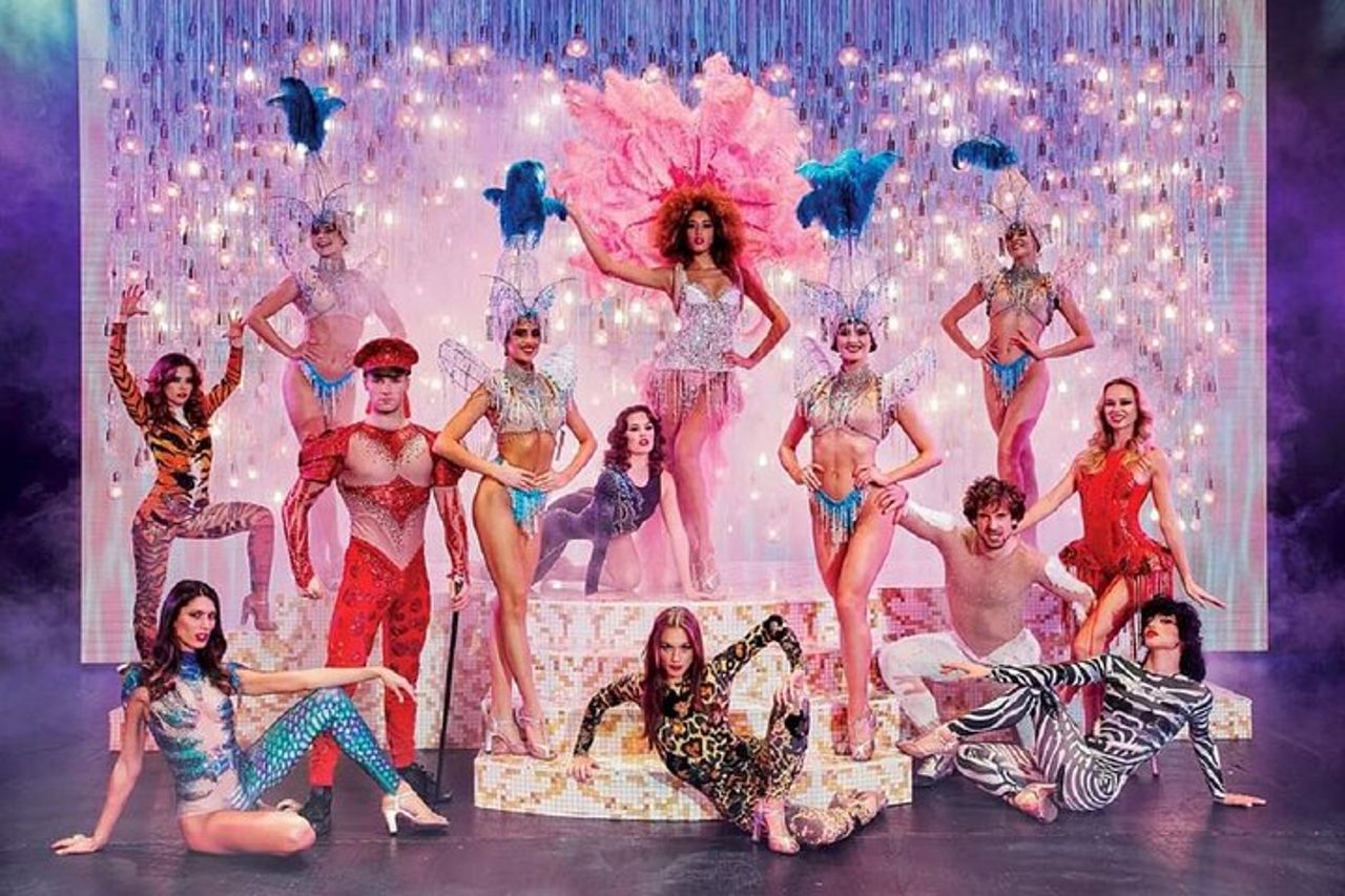 Spettacolo di cabaret latino Paris Paradis con champagne — 2