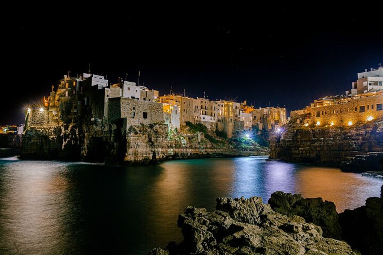 Tour privato notturno in barca 2h alle Grotte di Polignano a Mare — 2