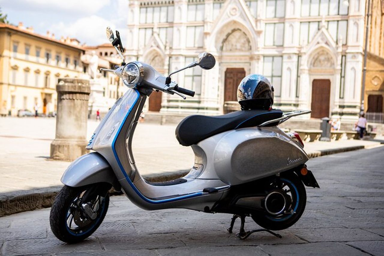 Colline del Chianti: Tour e-Vespa con app guidata + pranzo a Greve — 3