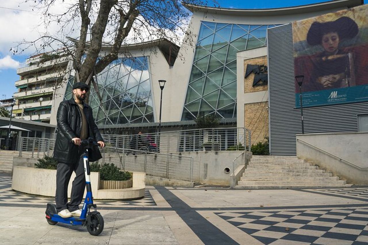 Eco Tour panoramico di Pescara autoguidato in e-scooter o bici — 4