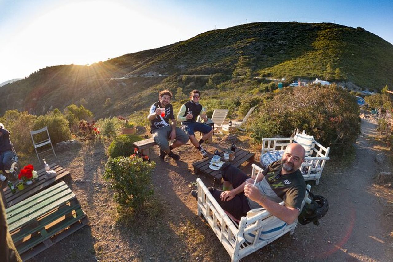 1 Ora E-bike Tour al Tramonto a Lacona adatto a Famiglie — 2