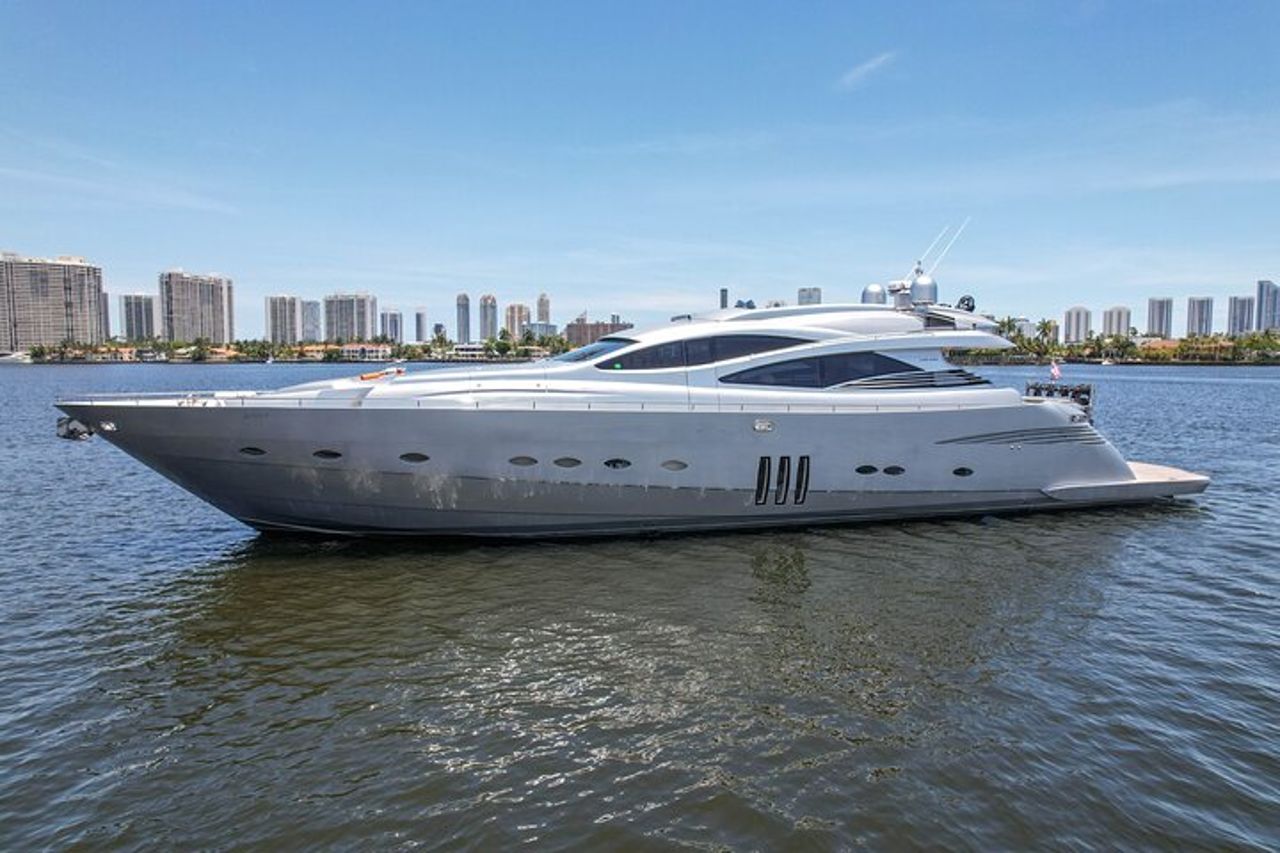 Festa in yacht privato da 94 piedi con night club