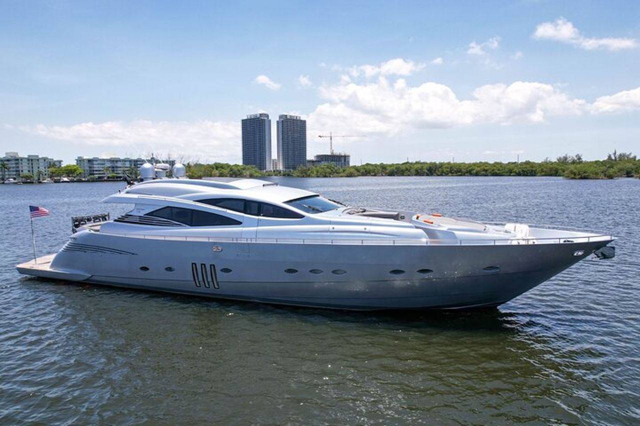 Festa in yacht privato da 94 piedi con night club — 2