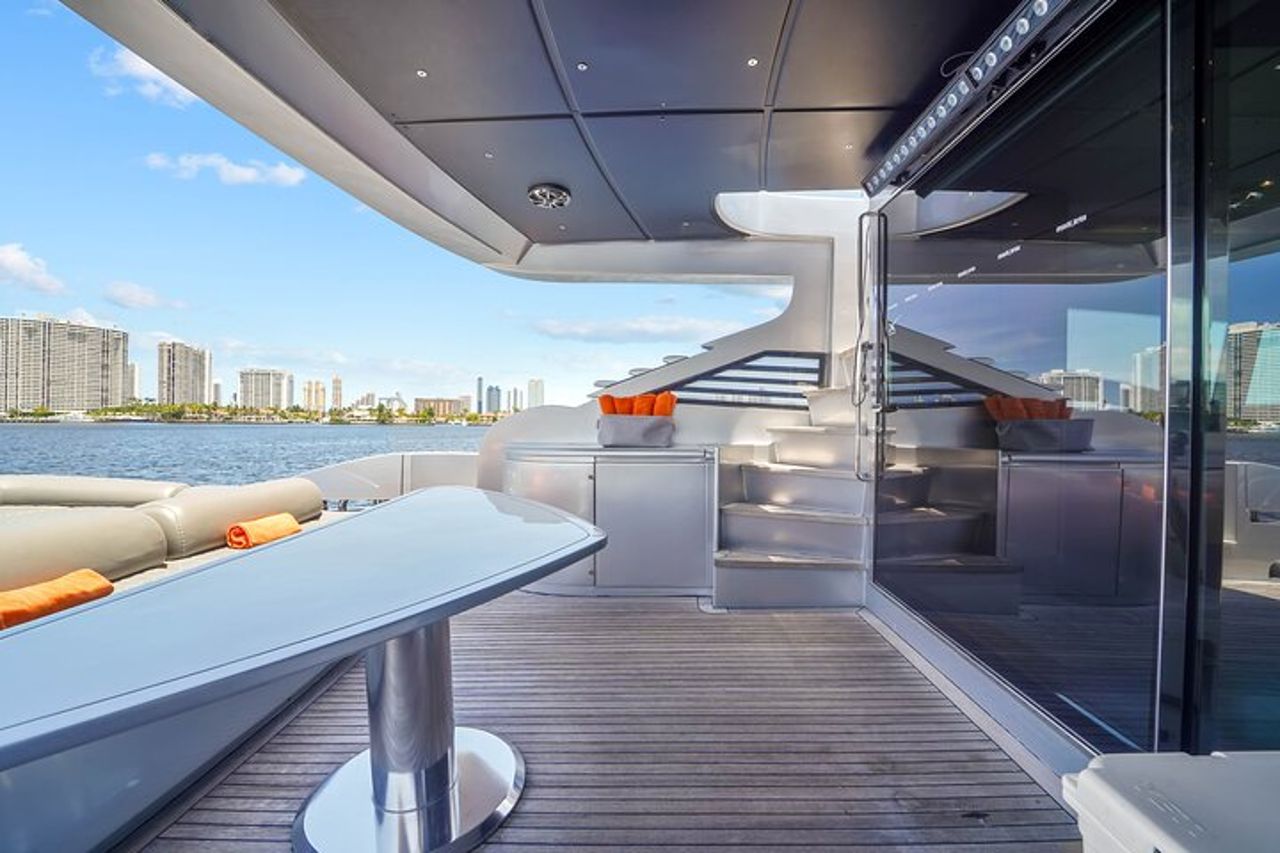 Festa in yacht privato da 94 piedi con night club — 9