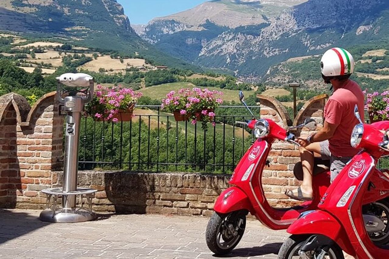 Tour in Vespa con guida scritta delle Marche in Valdaso — 2