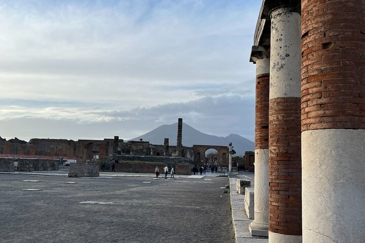 Tour Privato Intera Giornata alla Reggia di Caserta e a Pompei — 9