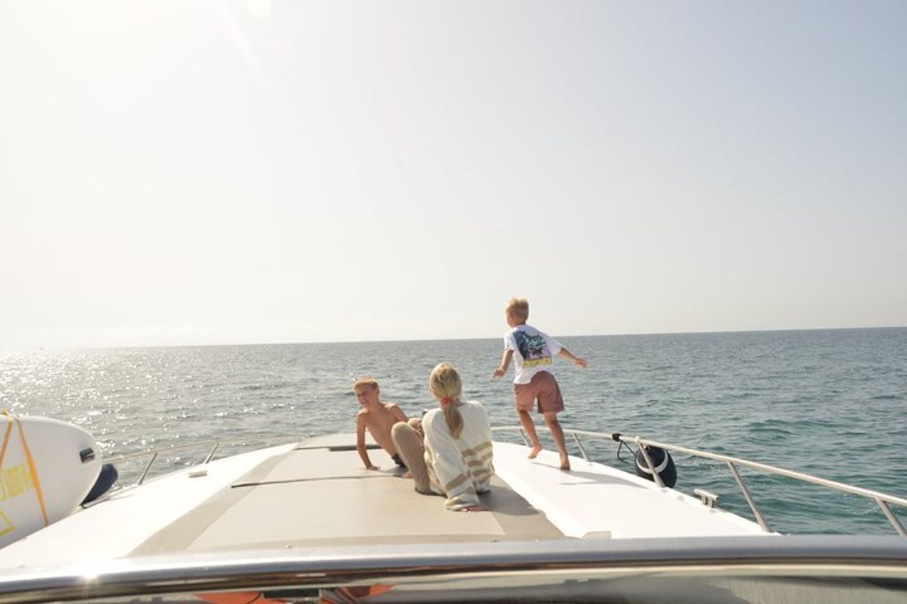 Goditi la costa di Marbella sullo yacht Sunseeker 63 Predator — 9