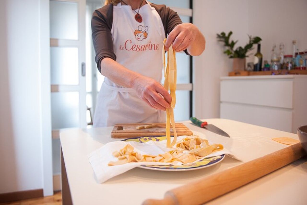 Cesarine: lezione di pasta e tiramisù presso la casa del locale ad Alberobello — 4