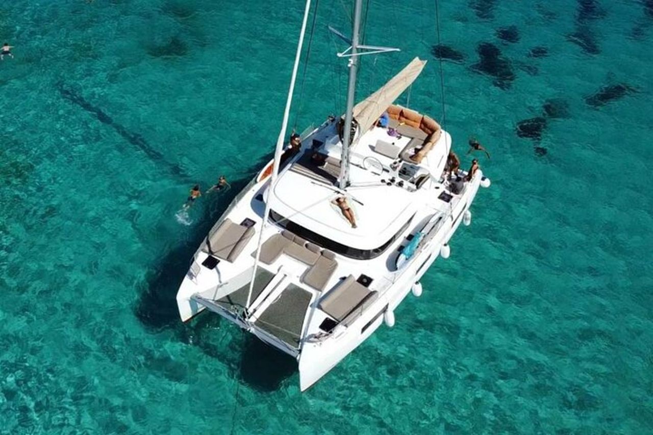 Crociera in catamarano di un'intera giornata a Paros — 2