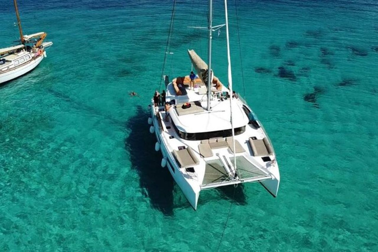 Crociera in catamarano di un'intera giornata a Paros