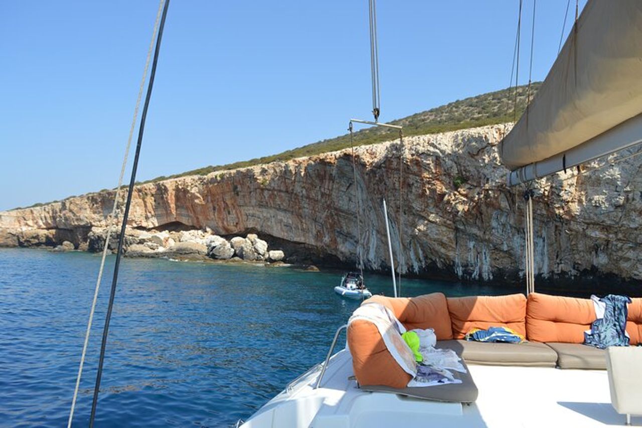 Crociera in catamarano di un'intera giornata a Paros — 7