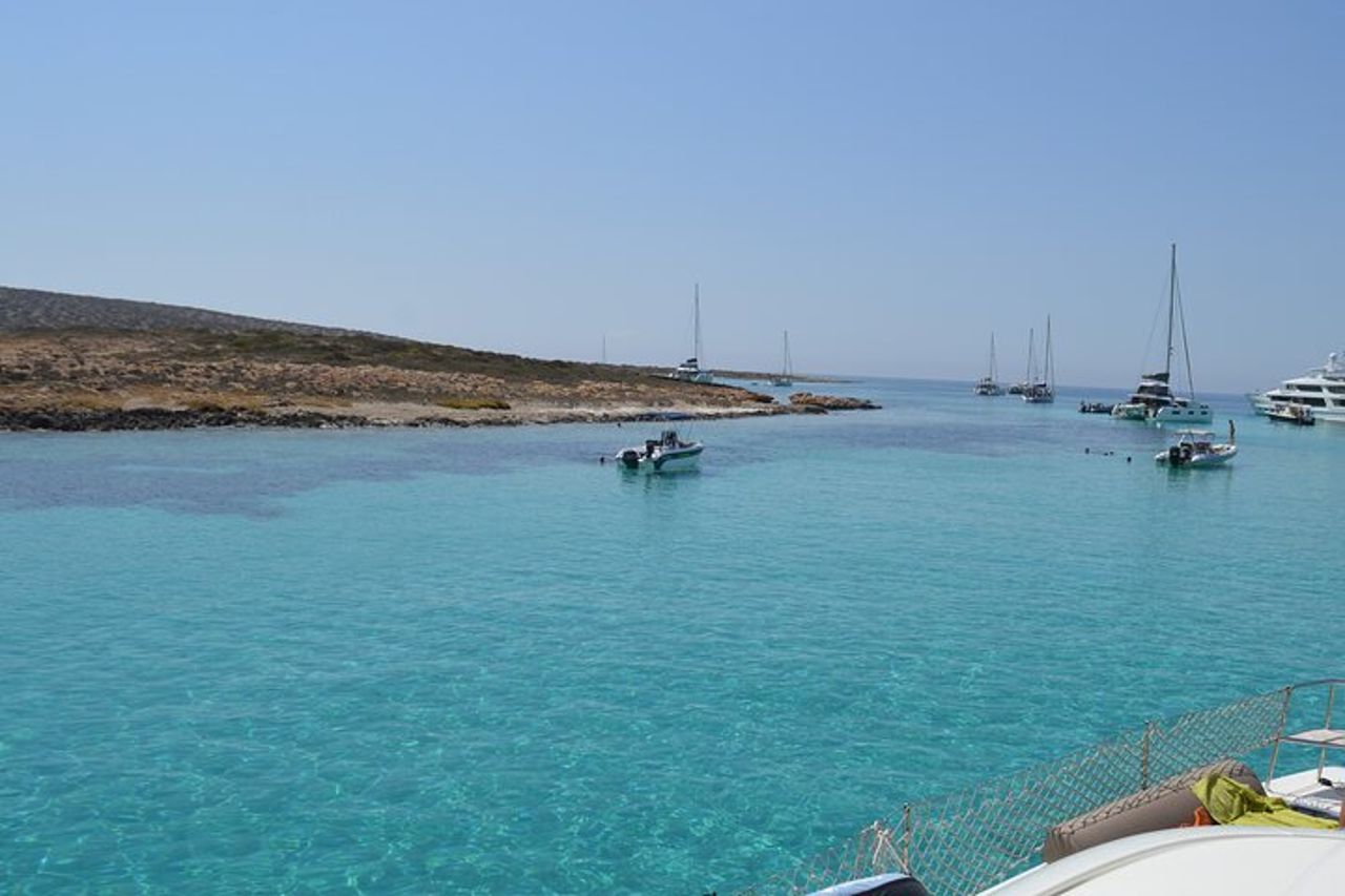 Crociera in catamarano di un'intera giornata a Paros — 9