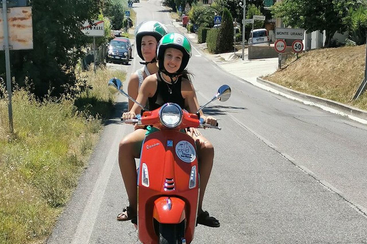 Sapori delle Marche: Noleggio Vespa nel Fermano — 3