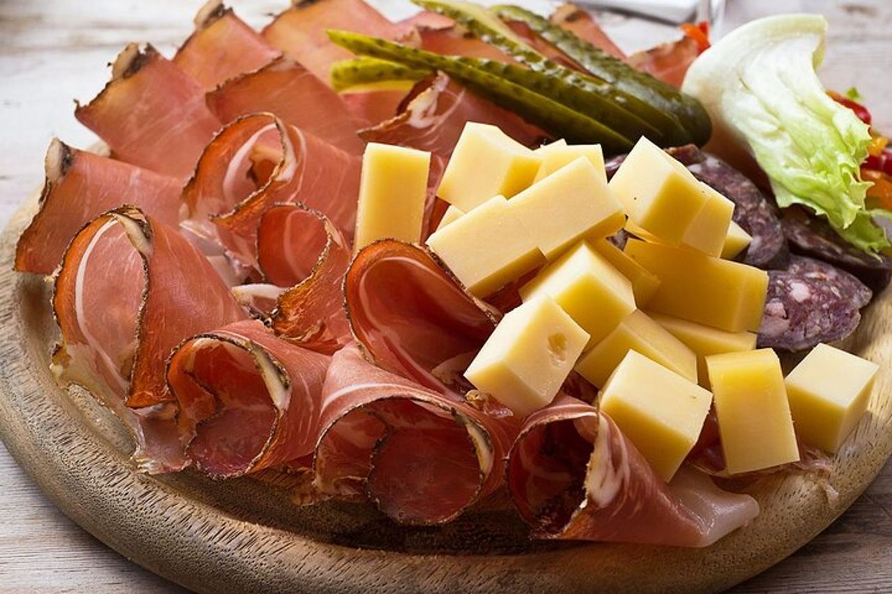 Tour privato a piedi con audioguida a Trento