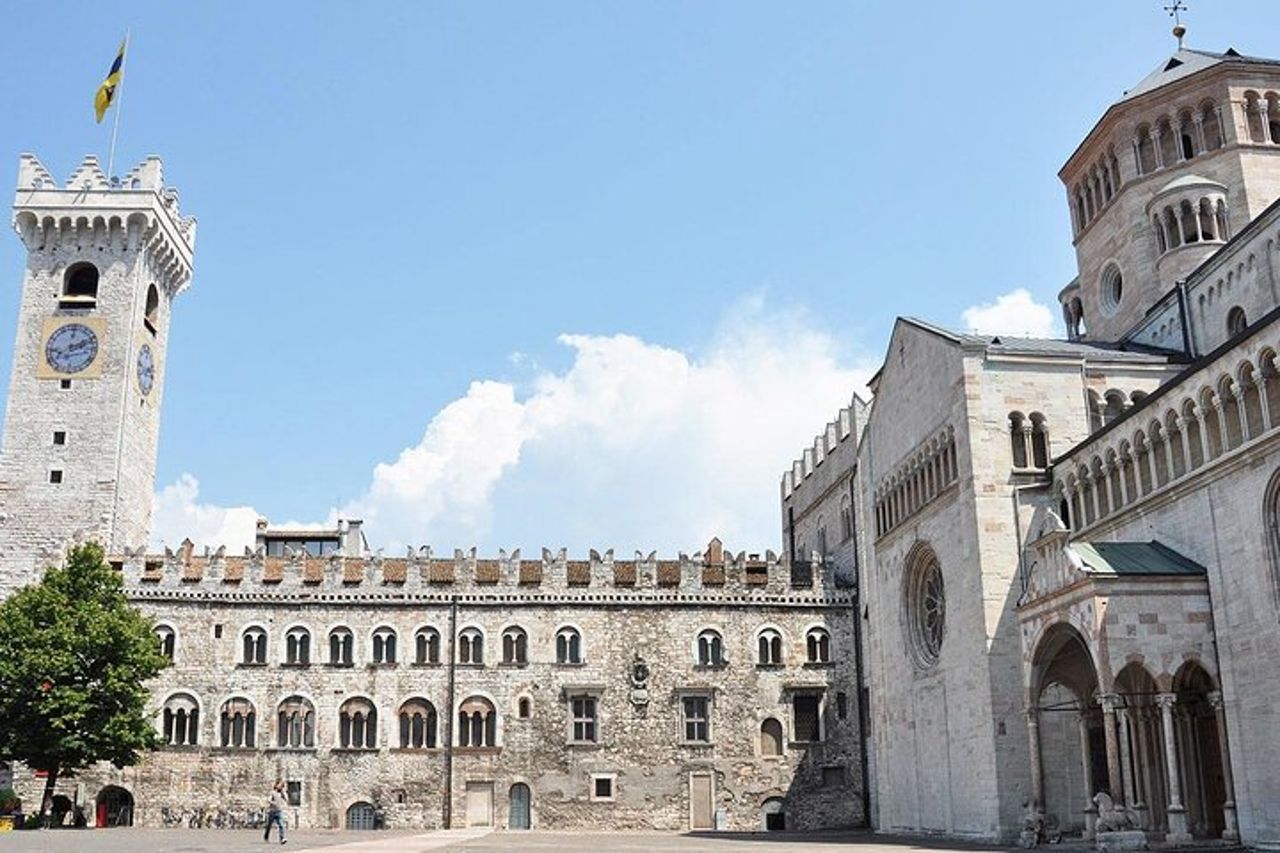 Tour privato a piedi con audioguida a Trento — 2
